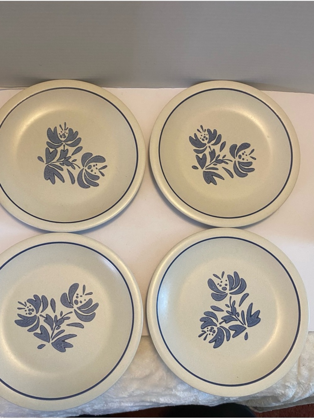 Pfaltzgraff Yorktowne Dinner Plate Blue Flower Made in USA 10 1/4" Vtg Set Of 4 - Picture 2 of 10